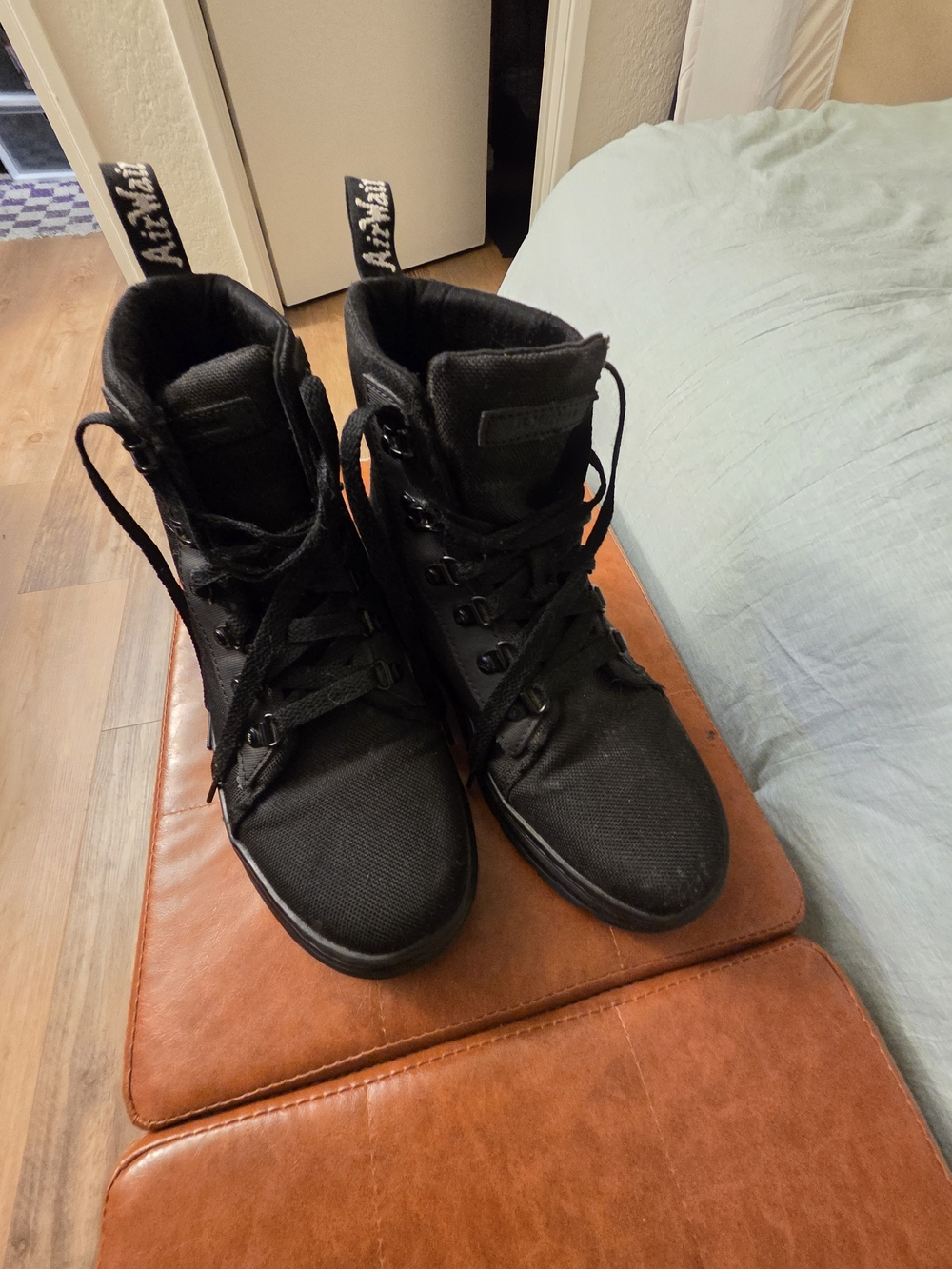 Dr Marten Womens Sz 8 Combs Boots